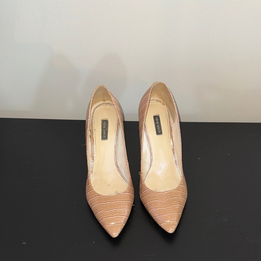 Nine West Tan Crocodile Pattern Heels